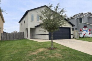 5822 Doctorado Dr in Laredo, TX - Building Photo