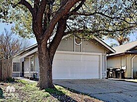 4430 Sunrise Ct in Davis, CA - Building Photo