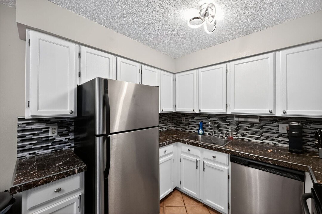 12083 E Harvard Ave in Aurora, CO - Building Photo