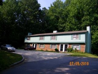 698 Burnt Creek Dr NW in Lilburn, GA - Building Photo - Building Photo