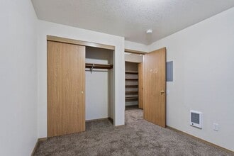 205 NE 148th Ave in Portland, OR - Building Photo - Building Photo