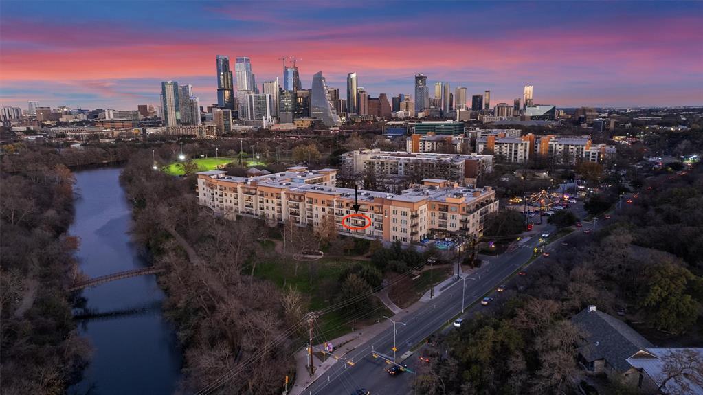 1900 Barton Springs Rd in Austin, TX - Building Photo