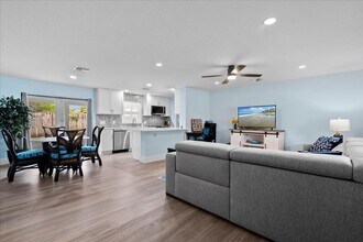 1520 Treemont Ave in Jupiter, FL - Building Photo - Building Photo