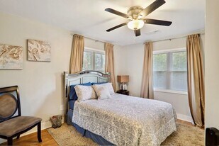 2225 Beecher Cir SW in Atlanta, GA - Building Photo