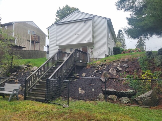 42 Lockwood St, Unit 42 Lockwood Street in West Warwick, RI - Building Photo - Building Photo