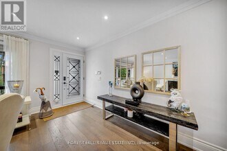 33 Madawaska Ave in Toronto, ON - Building Photo - Building Photo