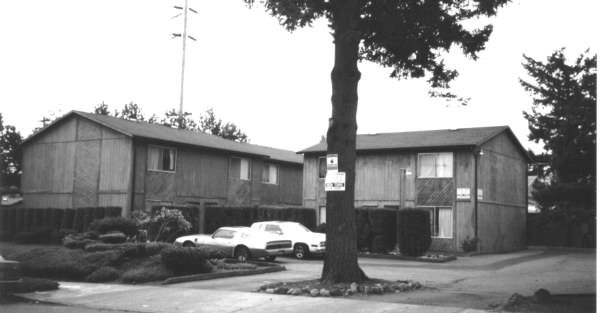 2427 SE 139TH Ave in Portland, OR - Foto de edificio