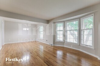 8117 Hardy St in Overland Park, KS - Foto de edificio - Building Photo