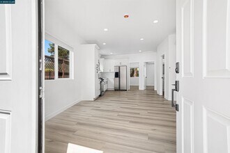 18 Del Sol Ct in Petaluma, CA - Building Photo - Building Photo