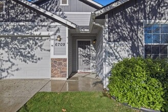 6709 S Warwickshire Ave in Boise, ID - Building Photo - Building Photo