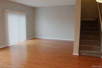 387 Cherry Orchard Rd in Canton Township, MI - Foto de edificio - Building Photo