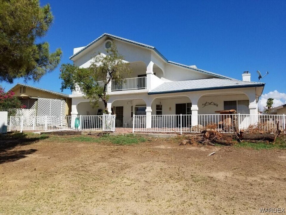 2523 Country Club Dr in Bullhead City, AZ - Building Photo