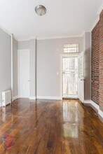 321 E 10th St in New York, NY - Building Photo - Building Photo
