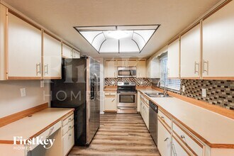 3017 Vista Palm Dr in Edgewater, FL - Foto de edificio - Building Photo