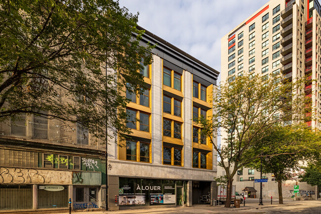 1424 Saint-Laurent Boul in Montréal, QC - Building Photo - Building Photo