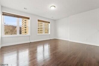 90 Clinton Ave in Newark, NJ - Building Photo - Building Photo