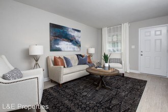 200 E Glendale Ave in Mount Holly, NC - Building Photo - Building Photo