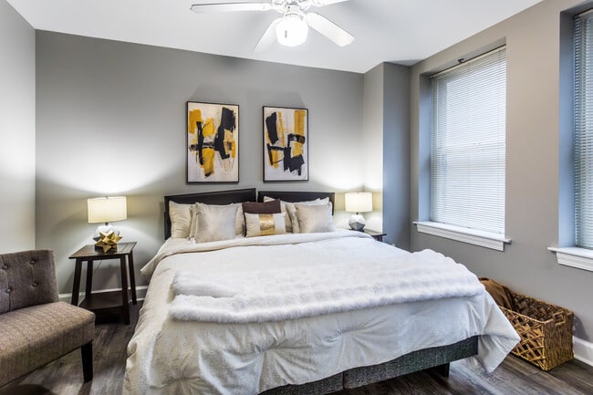 Number 10 Main in Memphis, TN - Building Photo - Interior Photo