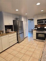 3467 Emerald Isle Dr in Glendale, CA - Building Photo