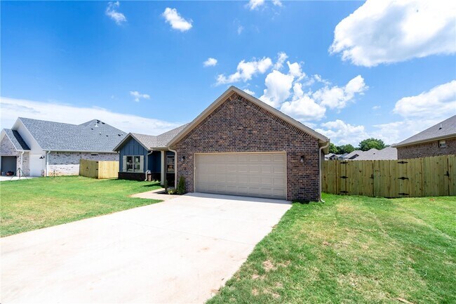 110 N Banner Ave in Farmington, AR - Building Photo - Building Photo