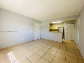 351 Palm Way, Unit 202 in Pembroke Pines, FL - Building Photo - Building Photo