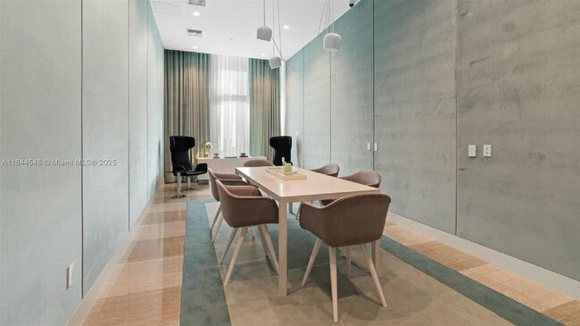 2000 Metropica Wy in Sunrise, FL - Building Photo - Building Photo