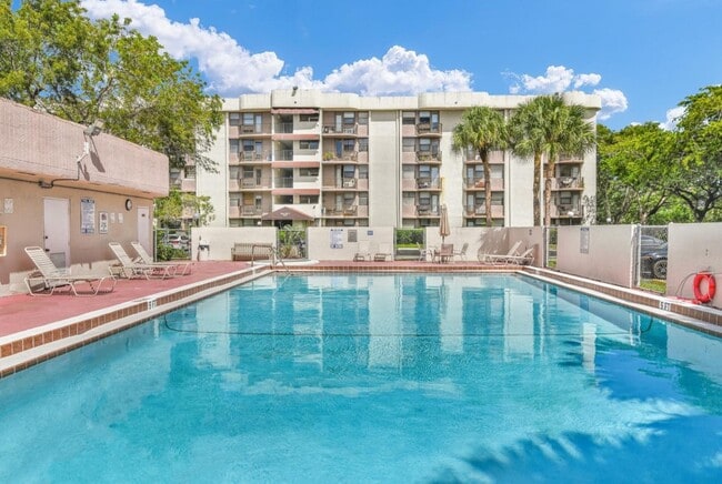 2701 Riverside Dr, Unit 303B in Coral Springs, FL - Building Photo - Building Photo