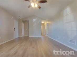 98 Pin Oak Ct in Dallas, GA - Foto de edificio - Building Photo