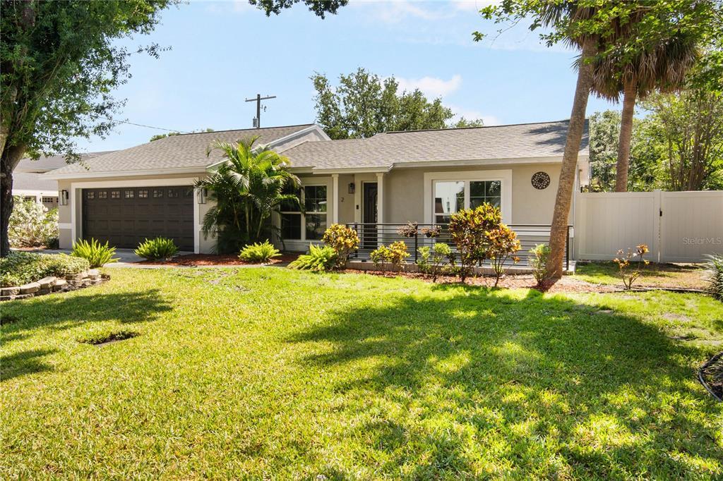 2 S Treasure Dr in Tampa, FL - Building Photo