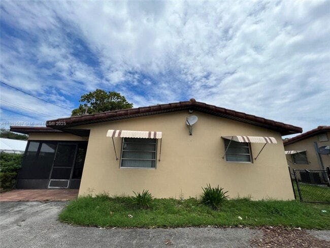 5133 SW 43rd Terrace in Fort Lauderdale, FL - Building Photo - Building Photo