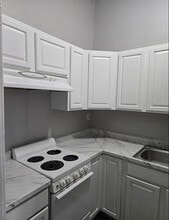 61 S Hamilton St, Unit B in Poughkeepsie, NY - Building Photo - Building Photo