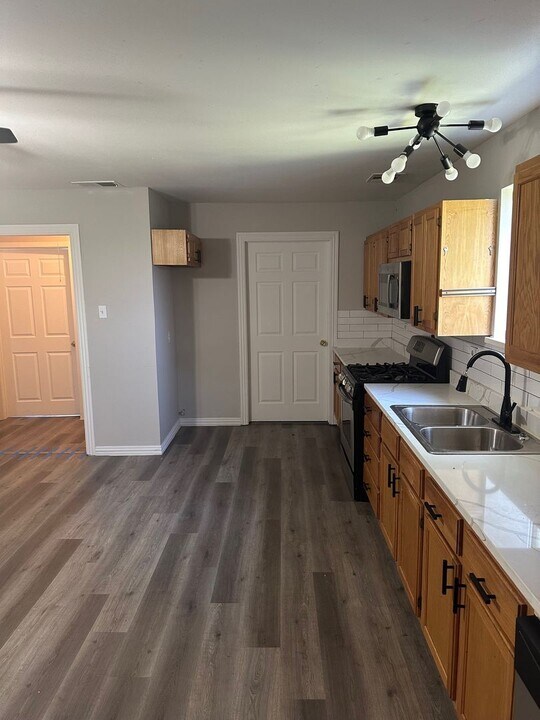 8280 S State Hwy 78 in Blue Ridge, TX - Building Photo