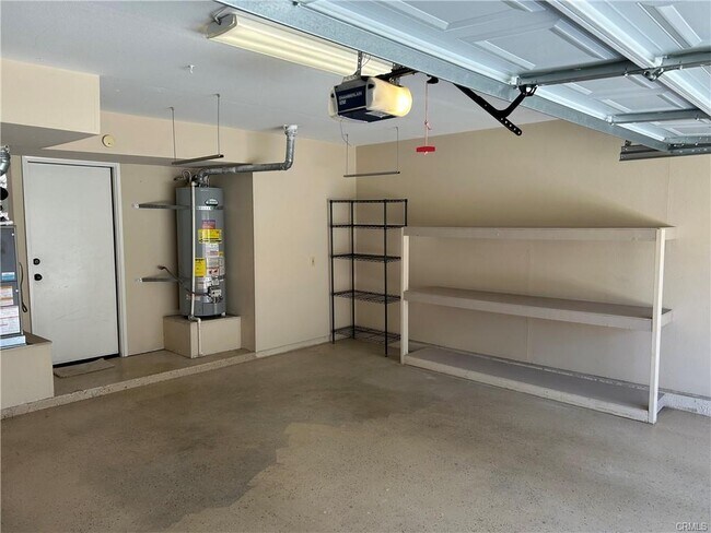 8232 E Flowerwood Ave in Orange, CA - Foto de edificio - Building Photo