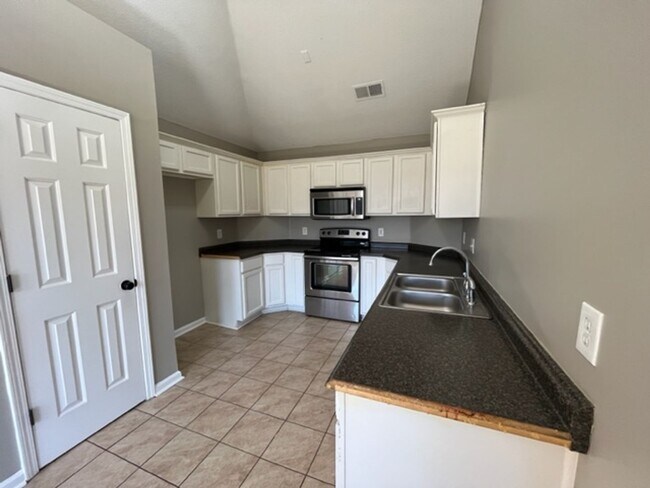 5537 Lakefront Dr in Horn Lake, MS - Building Photo - Building Photo