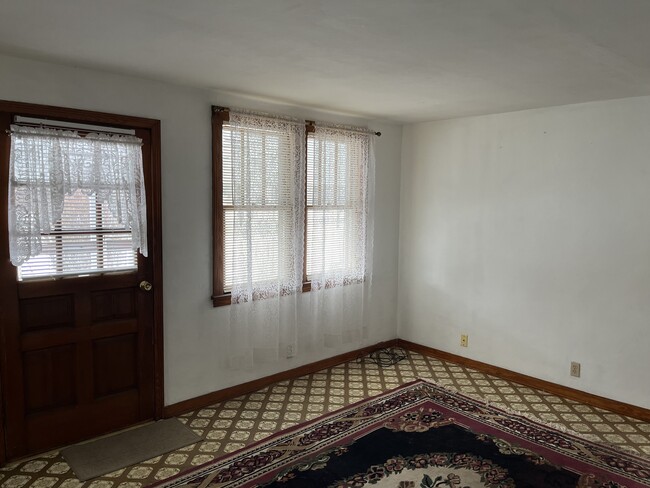 454 Rowley Rd, Unit Large One Bedroom in Depew, NY - Building Photo - Building Photo