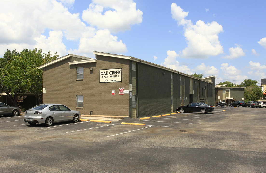 Oak Creek in Austin, TX - Building Photo