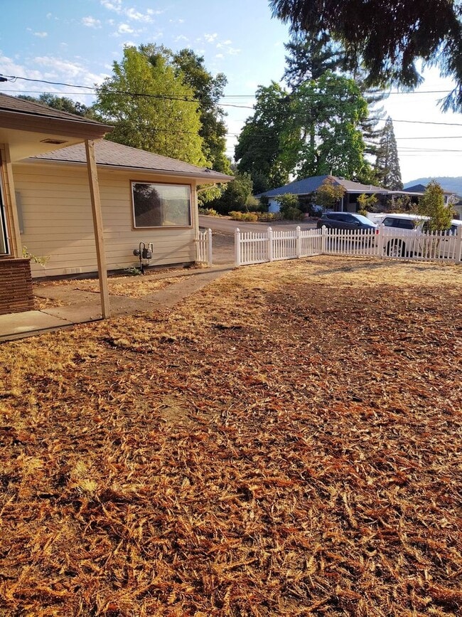 property at 1812 NW Dogwood Dr