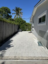 8345 NW 170th St in Hialeah, FL - Building Photo - Building Photo