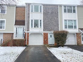 1949 Governors Ln in Hoffman Estates, IL - Building Photo