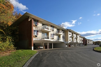 271 Main St in Farmington, CT - Building Photo - Building Photo