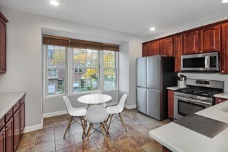 454 Albany Ct in West New York, NJ - Building Photo - Building Photo