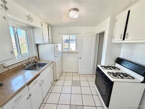 1320 Holly St in Denver, CO - Building Photo - Building Photo
