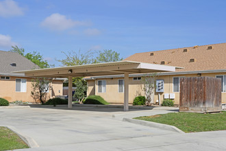 The Villas at Westgate in Tulare, CA - Building Photo - Building Photo