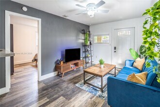 2631 NW 24th Ave-Unit -3 in Miami, FL - Building Photo - Building Photo