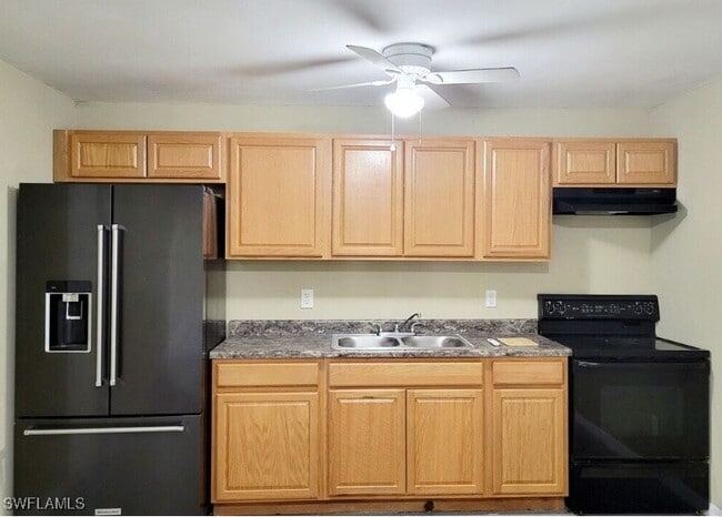 5504B Third Ave in Ft. Myers, FL - Building Photo - Building Photo