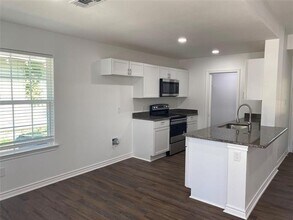 521 E Sears St in Denison, TX - Building Photo - Building Photo