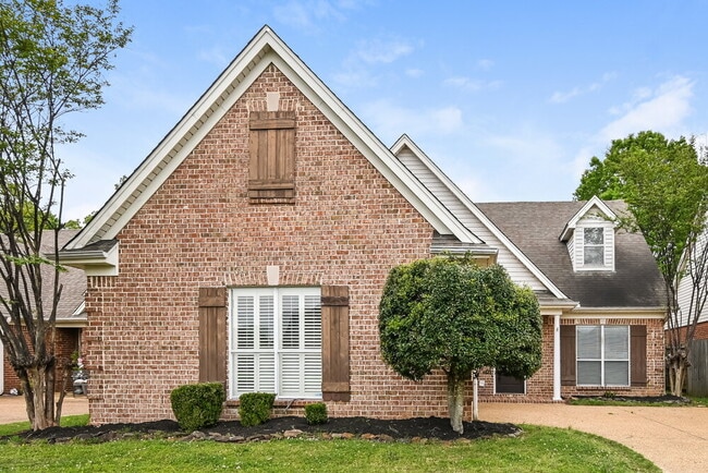 property at 2644 Graystone Dr