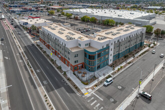 PAH! Hiland Plaza in Albuquerque, NM - Building Photo - Building Photo