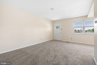 707 Red Lion Rd in Philadelphia, PA - Building Photo - Building Photo