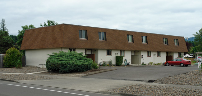 Mead Park Townhouses West in Corvallis, OR - Building Photo - Building Photo